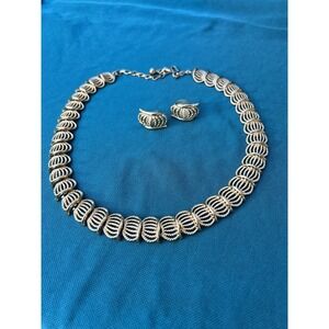 Vtg Trifari Gold Tone Chunky Delicate Link Choker Necklace textured  16" Earring